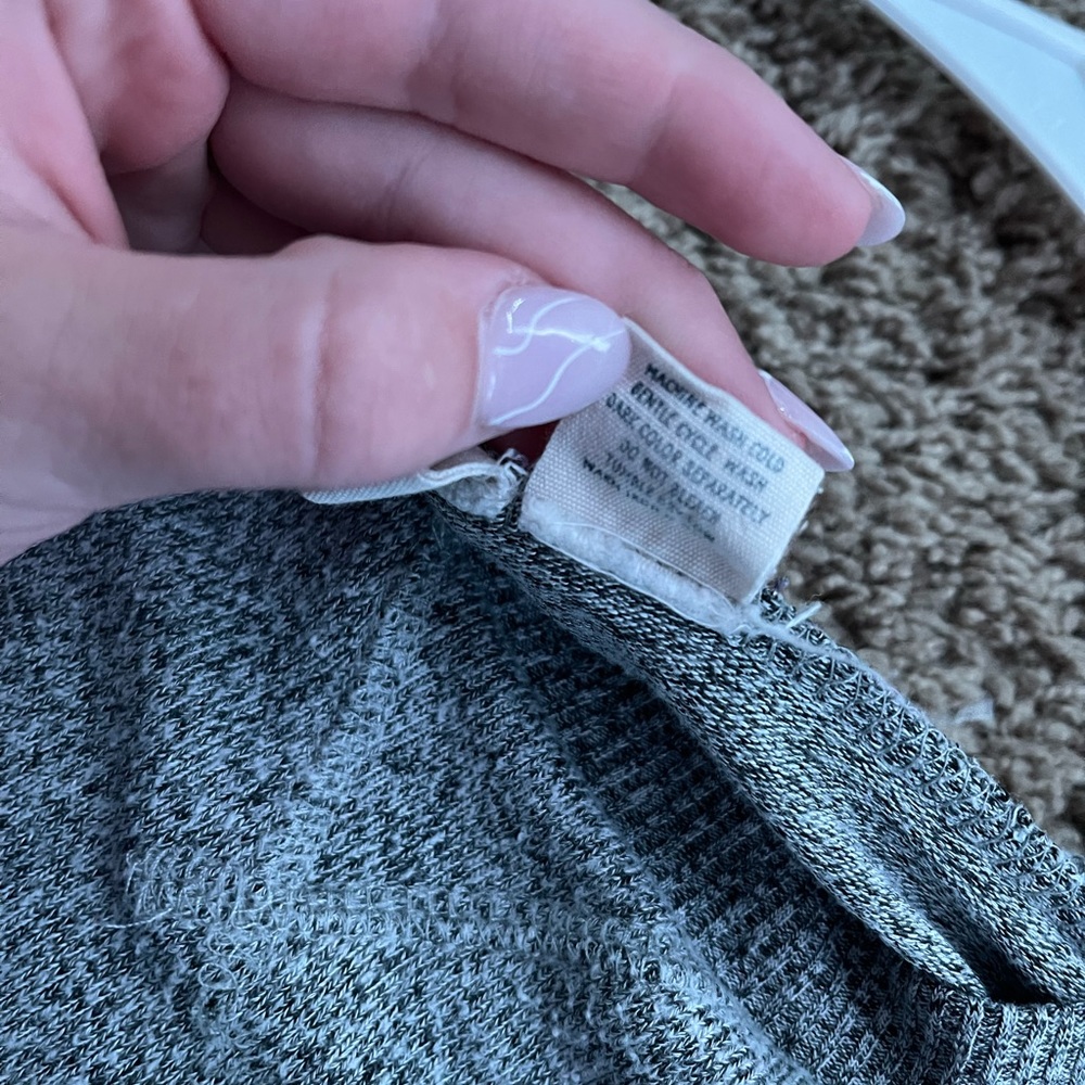 Gray sweater - Picture 3 of 4